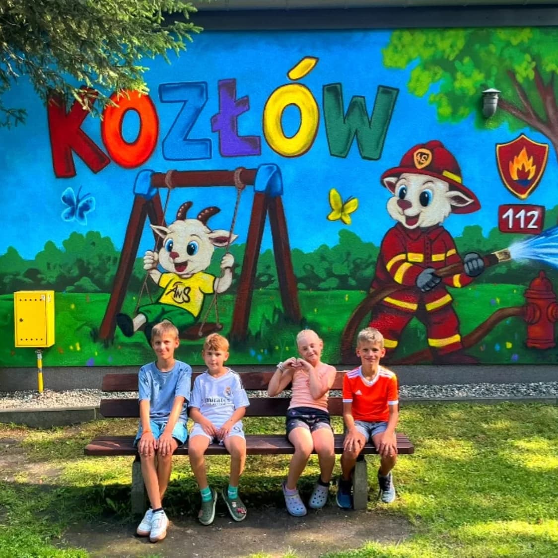 Mural dla dzieci przy placu zabaw OSP Kozłów